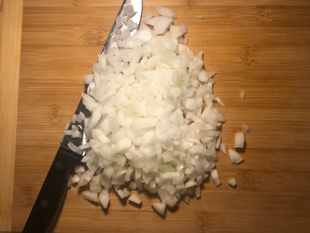 Cooking Eorzea | Diced onions.